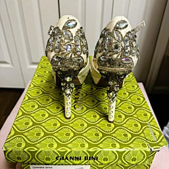 Gianni Bini White Geneva Heels US 7.5 - Picture 3 of 8